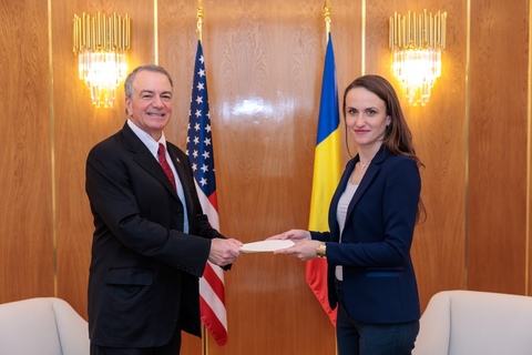 Ambasadorul SUA în România, întâlnire cu ministrul Oana Ţoiu / Darryl Nirenberg a apreciat rolul de lider al României în domeniul investiţiilor în apărare şi a subliniat angajamentul administraţiei Trump faţă de securitatea Mării Negre