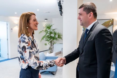 Radu Miruţă: Am vorbit astăzi cu Roberta Metsola, preşedinta Parlamentului European, despre nevoia unui SAFE 2, despre cum să includem direct în regulamentul unui potenţial nou program SAFE contribuţia industriilor naţionale de apărare