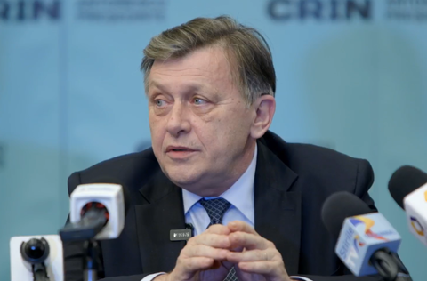 Crin Antonescu: Consider liderul userismului în acest moment pe domnul Bolojan / Partidele din coaliţie, şi PSD-ul, şi PNL-ul, iau decizii aproape exclusiv citind site-uri, trăgând cu urechea la ce se comentează, mai ales în online

