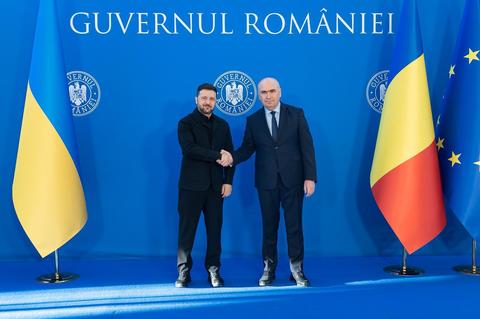 Premierul Ilie Bolojan l-a primit pe Volodimir Zelenski la Palatul Victoria / Discuţii privind un pod peste Dunăre între Orlivka şi Isaccea, linie directă de cale ferată Kiev-Bucureşti şi deschiderea unor puncte comune de trecere a frontierei