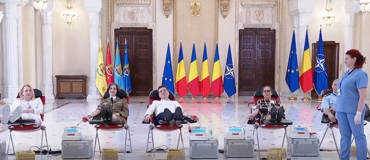 Donare de sânge la Palatul Cotroceni. Preşedintele Nicuşor Dan, printre cei care au donat: Puterea exemplului este poate cel mai important mesaj pe care îl putem transmite. De aceea, încurajez, de mulţi ani, donarea periodică de sânge