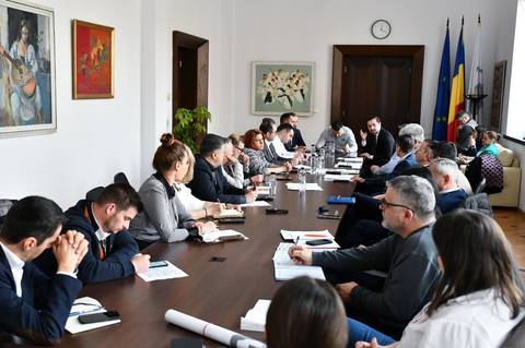 Primarul general, întâlnire cu reprezentanţii companiilor de utilităţi publice: Este obligatoriu să învăţaţi să vă coordonaţi / Nu e posibil ca noi să finlizăm investiţii, iar dumneavoastră să veniţi la scurt timp şi să spargeţi