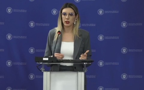 Opoziţia a depus o nouă moţiune împotriva ministrului Mediului: Diana Buzoianu, comisarul roşu-verde al setei şi întunericului / Reacţia liderului USR