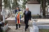 Premierul Ilie Bolojan a depus coroane de flori la Mănăstirea Cernica, unde odihnesc personalităţi importante ale Sfatului Ţării, la împlinirea a 108 ani de la Unirea Basarabiei cu România