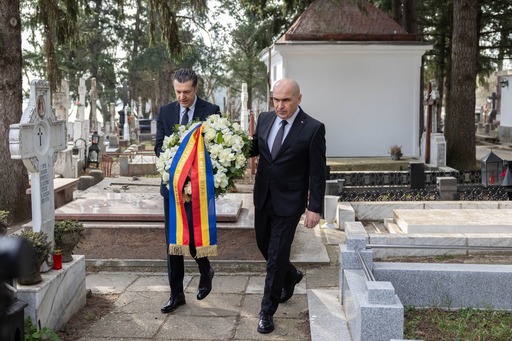 Premierul Ilie Bolojan a depus coroane de flori la Mănăstirea Cernica, unde odihnesc personalităţi importante ale Sfatului Ţării, la împlinirea a 108 ani de la Unirea Basarabiei cu România