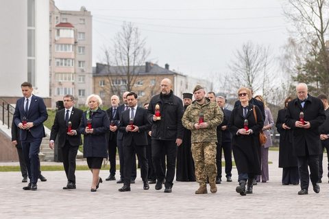 Preşedintele Senatului, Mircea Abrudean, la Kiev pentru a onora victimele masacrului de la Bucha 
