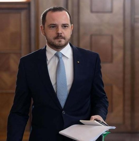 Rogobete: Cine se leagă şi se coase de scaunul de ministru nu este ancorat într-o oarecare realitate politică şi administrativă în care funcţionăm
