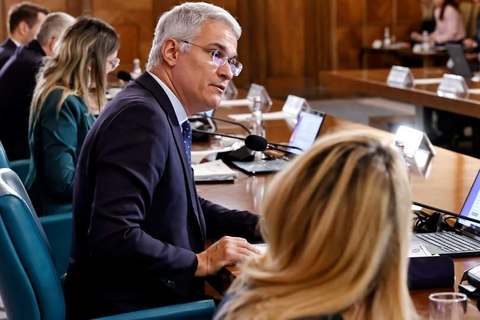 Pîslaru: Comisia Europeană va veni cu o foaie de parcurs, un ghidaj cu privire la închiderea PNRR. Deja o formă în draft există, va veni oficial în aprilie. Avem deja discuţii pentru a pregăti o ordonanţă de urgenţă cu privire la închiderea PNRR