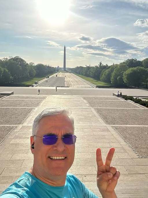 Ministrul Investiţiilor, la reuniunile de primăvară ale Grupului Băncii Mondiale şi FMI, la Washington / Pîslaru şi-a început ziua cu o alergare pe Esplanada Naţională, între monumentele părinţilor fondatori Abraham Lincoln şi George Washington