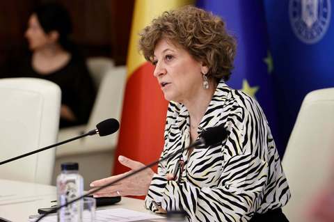 Oana Gheorghiu: Petrotrans a murit deja de trei ori / Lipsa de decizie a costat mai mult decât ar fi costat chiar şi cea mai proastă decizie posibilă / Iar ei vin astăzi şi încearcă să ne fraierească cu sloganul ”nu ne vindem ţara”