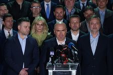 Bolojan: Am luat act de decizia complet greşită şi iresponsabilă a PSD faţă de România, nu faţă de o persoană / Voi continua să exercit mandatul de premier - FOTO