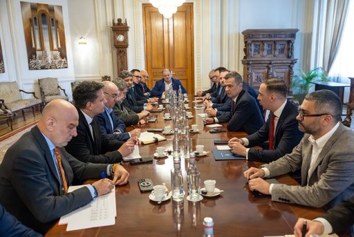 Sorin Grindeanu: PSD îşi doreşte ca România să aibă cât mai repede un nou Guvern / 
Confederaţiile sindicale ne-au spus că susţin necesitatea unei schimbări de viziune economică şi o nouă formulă prin care să revenim într-o coaliţie pro-europeană