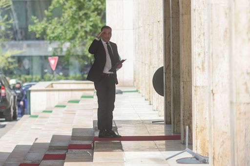 Miniştrii PSD şi-au depus demisiile la Guvern. PSD: Din acest moment, premierul nu mai are sprijinul unei majorităţi parlamentare / PSD, pregătit să participe la formarea unui nou guvern pro-european - FOTO