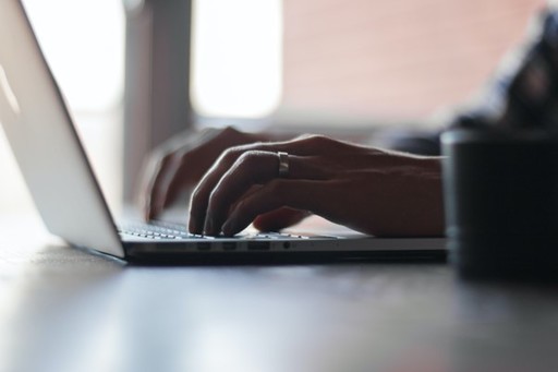 Proiect care instituie un cadru legislativ unitar în domeniul digitalizării instituţiilor publice. Senatorul Ciprian Rus, iniţiator: Nu este suficient să ştim cine intră într-un sistem. Trebuie să ştim şi ce are voie să facă, în ce temei şi în ce limite