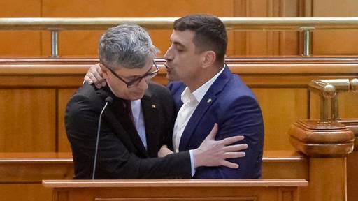 Virgil Popescu, către liderul AUR: Simioane, azi te-ai întrecut pe tine. I-ai întins Preşedintelui Nicuşor Dan ramura de măslin la începutul conferinţei de presă, iar la final, voiai să-l suspenzi