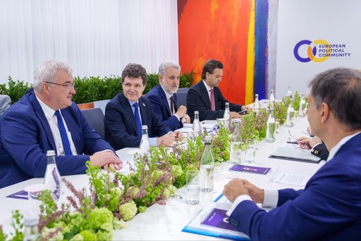 UPDATE - Nicuşor Dan a găzduit reuniunea privind Coridorul Vertical de Gaz: Diversificarea surselor de aprovizionare şi a rutelor de tranzit nu este opţională, este o necesitate strategică / Rezultatele au fost mai degrabă pozitive