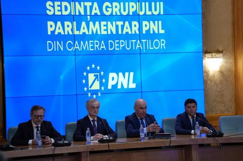 Dan Motreanu (PNL): Semnarea unei moţiuni nu echivalează automat cu susţinerea acesteia la vot. Există parlamentari care, deşi au semnat, nu împărtăşesc această direcţie. Inclusiv în interiorul PSD există opinii divergente