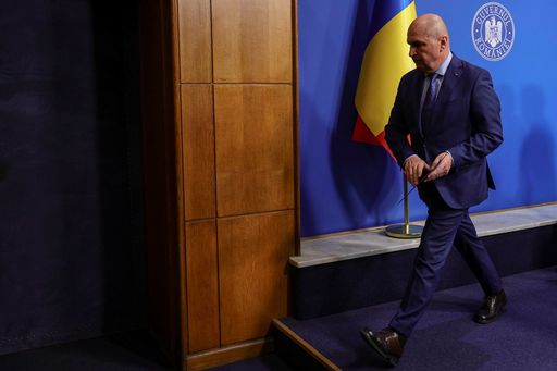 Premierul Ilie Bolojan se confruntă marţi cu moţiunea de cenzură PSD-AUR. Rezultatul votului din plenul Camerelor reunite este incert. PSD mizează pe număr de voturi peste cel al semnatarilor moţiunii, ceea ce ar echivala cu căderea Guvernului