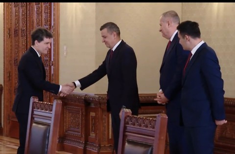 Consultări oficiale, la Palatul Cotroceni - Preşedintele Nicuşor Dan discută cu partidele parlamentare, pentru nominalizarea unui premier, după demiterea Guvernului Bolojan prin moţiune de cenzură / Cu ce mandat merg partidele