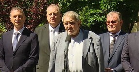 Consultări la Cotroceni - Varujan Pambuccian: Am spus că nu e bine să ne grăbim şi nu e bine să legăm discuţiile de persoane. Să pornim o reconstrucţie a coaliţiei, pe care noi o vedem obligatoriu în jurul nucleului PNL-PSD