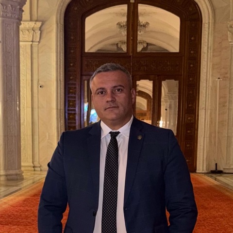 Un deputat ales pe listele S.O.S România, Iosif Florin Jianu, care trecuse la PSD, anunţă că va activa în grupul parlamentar PNL