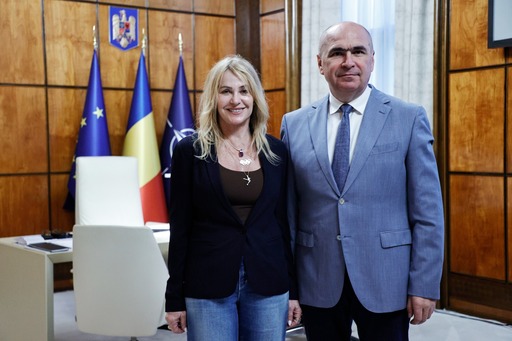 Premierul interimar Ilie Bolojan a primit-o la Palatul Victoria pe Nadia Comăneci: Întreaga carieră a Nadiei Comăneci inspiră şi motivează. Îi mulţumesc pentru ceea ce a făcut pentru România şi pentru că a fost un ambasador al ţării noastre în lume!