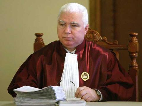 ADRIAN VEŞTEA, DESEMNAT PREMIER - Petre Lăzăroiu: Preşedintele nu are nicio obligaţie să facă noi consultări cu partidele pentru o renominalizare de premier. Le-a făcut deja, slavă Domnului! E primul lucru deştept pe care îl văd la acest preşedinte