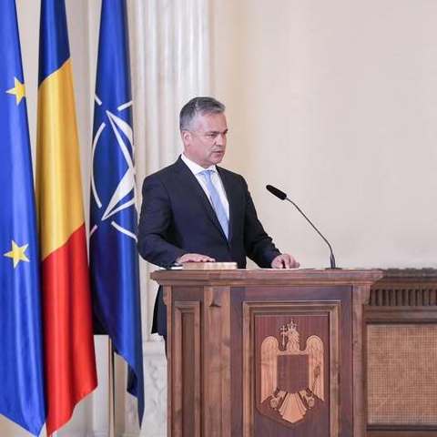 ADRIAN VEŞTEA, DESEMNAT PREMIER - Veştea: Ar fi normal ca PNL să fie în primul şi în primul rând alături de un coleg de-al lor care timp de 30 de ani a fost în PNL şi a ocupat diverse funcţii şi care de fiecare dată a câştigat uninominal poziţia