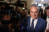 Premierul desemnat Adrian Veştea discută cu parlamentarii grupului Uniţi pentru România / El a ajuns la întâlnire împreună cu social-democratul Marian Neacşu / Veştea: Vă garantez că nu o să mă dea nimeni afară