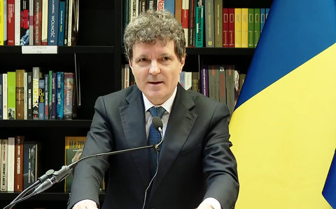Nicuşor Dan: Nu poţi să te lupţi cu sistemul când eşti şeful sistemului. Întrebarea este cum putem să reformăm sistemul, fără ca să ducem ţara asta în anarhie / Între un câine care latră şi un câine care muşcă, eu prefer un câine care muşcă