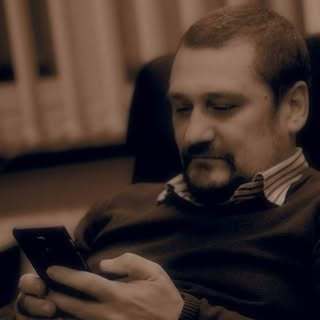 Avocatul reţinut pentru promovarea legionarismului cere ridicarea controlului judiciar. Ce argumente invocă / Cine e Mihai Rapcea - De la Guru Bivolaru, Noua Dreaptă şi Diana Şoşoacă, la promovarea lui Zelea Codreanu şi a salutului legionar
