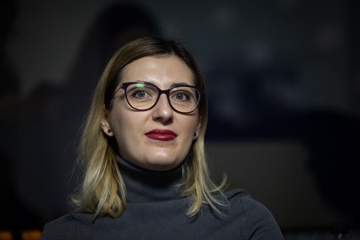 Proiect de lege pentru protecţia copiilor sub 15 ani în utilizarea reţelelor sociale/ Deputata Monica Berescu (USR), co-iniţiator: Dacă nu lăsăm un copil de 10 ani singur într-un loc periculos, de ce l-am lăsa neprotejat în mediul online?