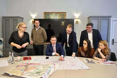Dominic Fritz, atac la adresa lui Alfred Simonis: Zice Fredi Simonis că de când a început să se ia de USR (cuvântul magic: galoşii!) are reacţii favorabile/ Simonis îi răspunde: Dacă vrei să discutăm despre proiectele Timişoarei şi ale Timişului, sunt aic