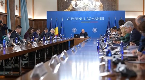 Hotărârea de Guvern prin care marile companii consumatoare ar putea fi notificate cu 24 de ore înainte cu privire la limitarea temporară a consumului, pe agenda şedinţei de joi a Executivului