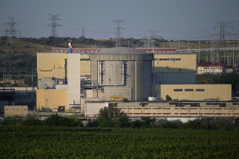 Radu Miruţă: Dunărea la Cernavodă avea azi dimineaţă 182 de centimetri / Se păstrează trendul deciziei de ieri şi anume ca joi la ora 7 să înceapă procedura de oprire

