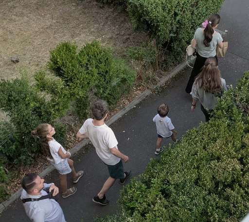 Preşedintele Nicuşor Dan şi-a vizitat rudele după ce a participat la slujba de la Mănăstirea Dejani, de lângă Făgăraş, de Adormirea Maicii Domnului - FOTO, VIDEO