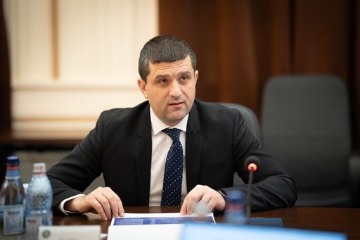 Radu Miruţă, întâlnire cu omologul sârb, la Timişoara / Vor discuta proiectul Autostrăzii Timişoara - Belgrad, reluarea transportului feroviar între România şi Serbia, dar şi despre siguranţa navigaţiei pe Dunăre