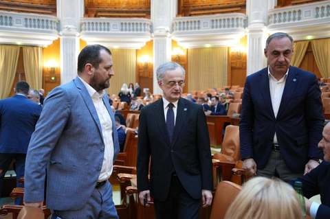 Liderul deputaţilor PNL: Reforma administraţiei publice centrale şi a companiilor de stat, reforma administrativ-teritorială, reforma electorală prin reducerea dimensiunii Parlamentului, legea lustraţiei, priorităţi legislative pentru sesiunea de toamnă 
