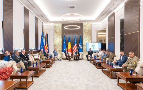 Ministrul Apărării, în delegaţia condusă de Preşedintele Nicuşor Dan, care s-a întâlnit duminică, în Baza 57 Aeriană Mihail Kogălniceanu, cu delegaţia Congresului SUA / A reiterat angajamentul României de a rămâne un aliat pe deplin implicat