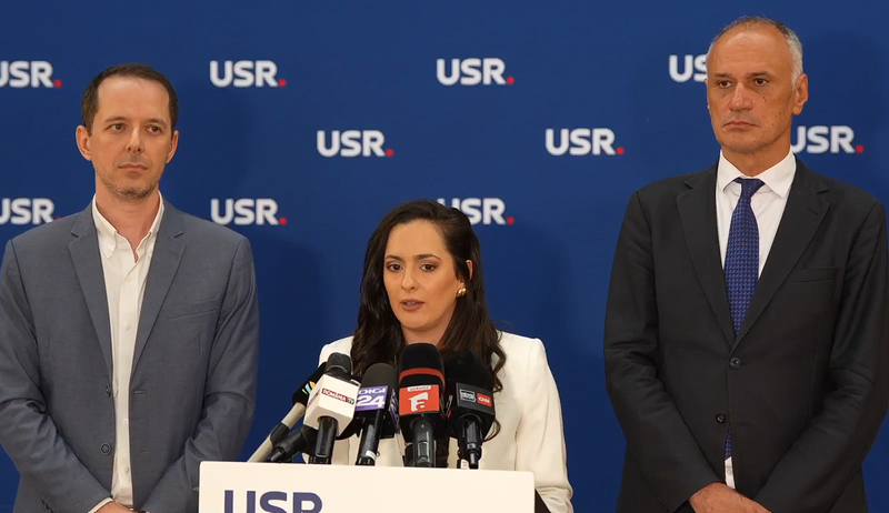 USR şi-a anunţat priorităţile legislative: Limitarea la două a mandatelor şefilor serviciilor secrete, reforma administrativă, majoratul digital, reducerea numărului de parlamentari / USR insistă cu abrogarea examenului de admitere paralel la liceu