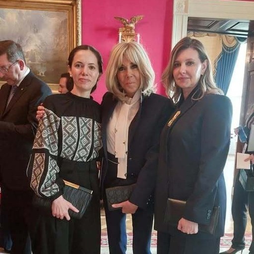 Preşedintele Nicuşor Dan explică rolul pe care-l are partenera sa în strategia Administraţiei Prezidenţiale: Are rolul ăsta de facilitator, pe plan intern / Pe plan internaţional este invitată la diferite evenimente şi este o formă de diplomaţie care ajută România