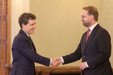 Consultări la Cotroceni - Dominic Fritz: USR vrea să facă parte din soluţii. Menţinem propunerea Siegfried Mureşan / Suntem deschişi să discutăm şi o altă nominalizare / Alt scenariu - două guverne minoritare succesive, sub conducerea aceluiaşi premier