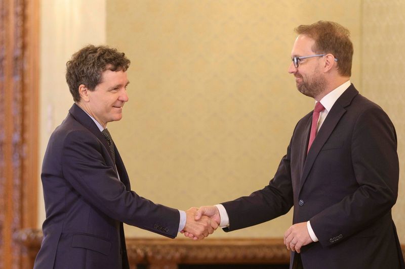 Consultări la Cotroceni - Fritz: USR vrea să facă parte din soluții. Menținem propunerea Siegfried Mureșan / Suntem deschiși să discutăm și o altă nominalizare / Alt scenariu - două guverne minoritare succesive, sub conducerea aceluiași premier - VIDEO