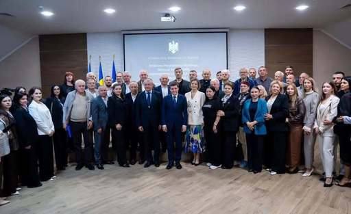 Nicuşor Dan, întâlnire cu românii din regiunea ucraineană Transcarpatia: I-am asigurat că apărarea drepturilor şi intereselor românilor este o prioritate majoră / Discut de fiecare dată cu preşedintele Zelenski despre drepturile comunităţii