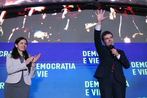 Nicuşor Dan pleacă în SUA, la Adunarea Generală ONU: Va participa împreună cu Mirabela Grădinaru la recepţia tradiţională oferită de preşedintele Trump şi soţia sa, Melania şi va inaugura intersecţia „The Queen Marie of Romania Corner”