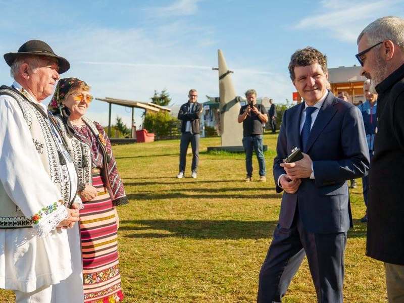 Preşedintele Nicuşor Dan: Via Transilvanica este mai mult decât un traseu Este un proiect care uneşte oameni, comunităţi şi regiuni şi care ne arată cât de multe putem face atunci când alegem să lucrăm împreună