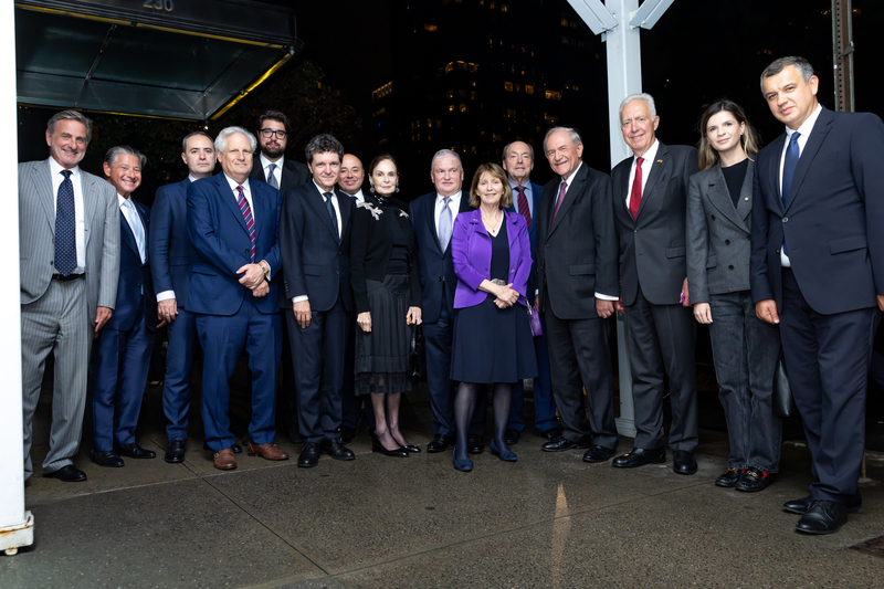 Preşedintele Nicuşor Dan, întâlnire cu foşti ambasadori ai Statelor Unite, la New York: Le-am mulţumit pentru contribuţia lor la promovarea României şi pentru eforturile depuse în vederea consolidării şi aprofundării relaţiilor noastre bilaterale