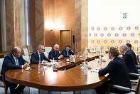 Ilie Bolojan, după întâlnirea cu Standard & Poor’s: Pentru menţinerea credibilităţii externe a României, inclusiv în rândul investitorilor, este esenţială continuarea reformelor asumate de actualul guvern