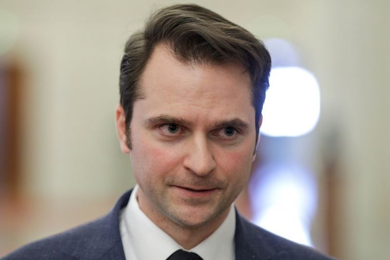 GUVERNUL MUREŞAN - Sebastian Burduja: de la Stanford şi Harvard la disputele din energia românească