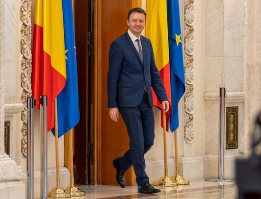 Mureşan: Ei vor să fim demobilizaţi. Să credem că nu se poate schimba nimic în România, să acceptăm lucrurile aşa cum sunt, în timp ce ei continuă să îşi facă de cap. Vom schimba lucrurile în România!/ Ce spune despre românii plecaţi în străinătate